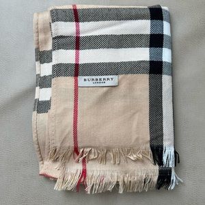 Burberry | Lightweight Scarf